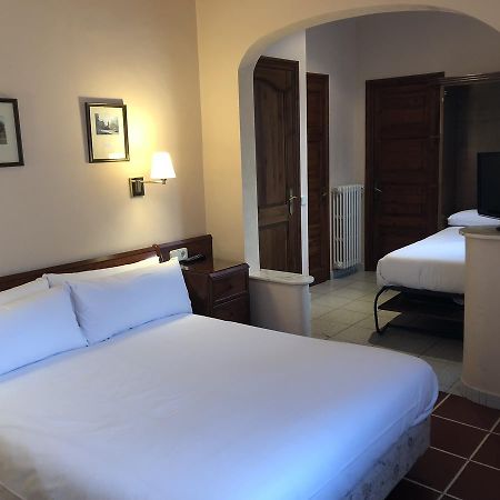Hostal De La Gloria Виладрау Екстериор снимка