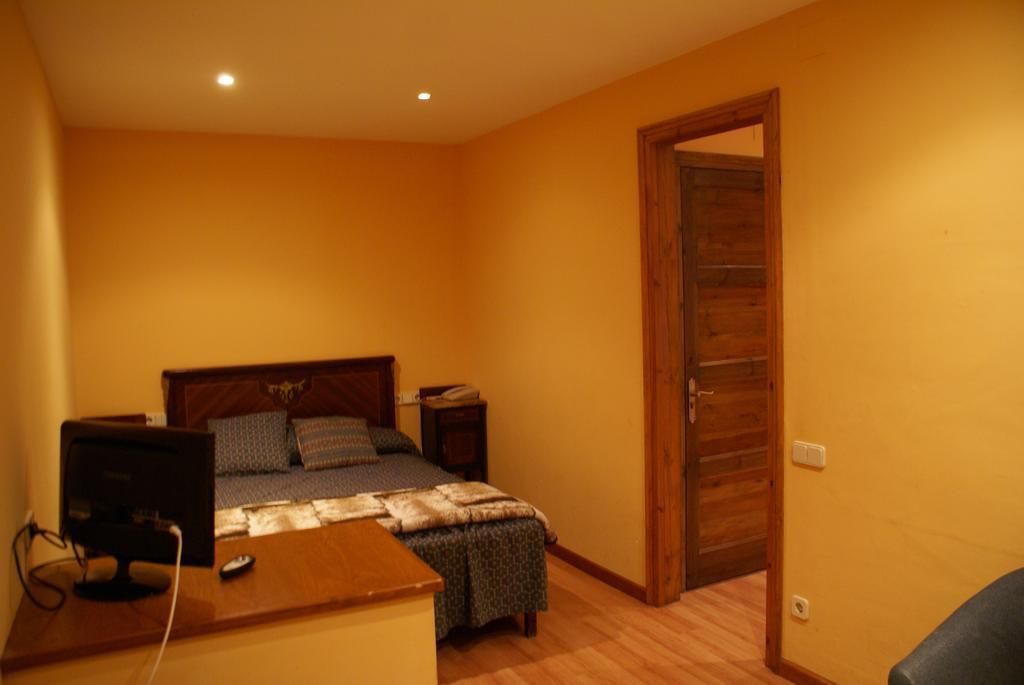 Hostal De La Gloria Виладрау Екстериор снимка
