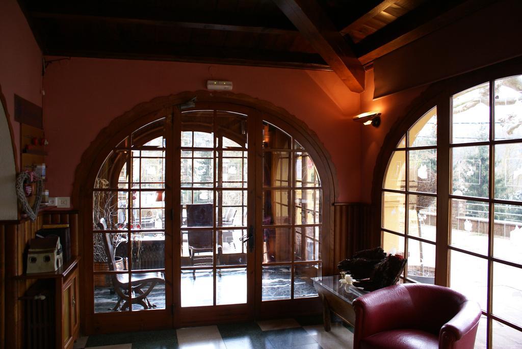 Hostal De La Gloria Виладрау Екстериор снимка