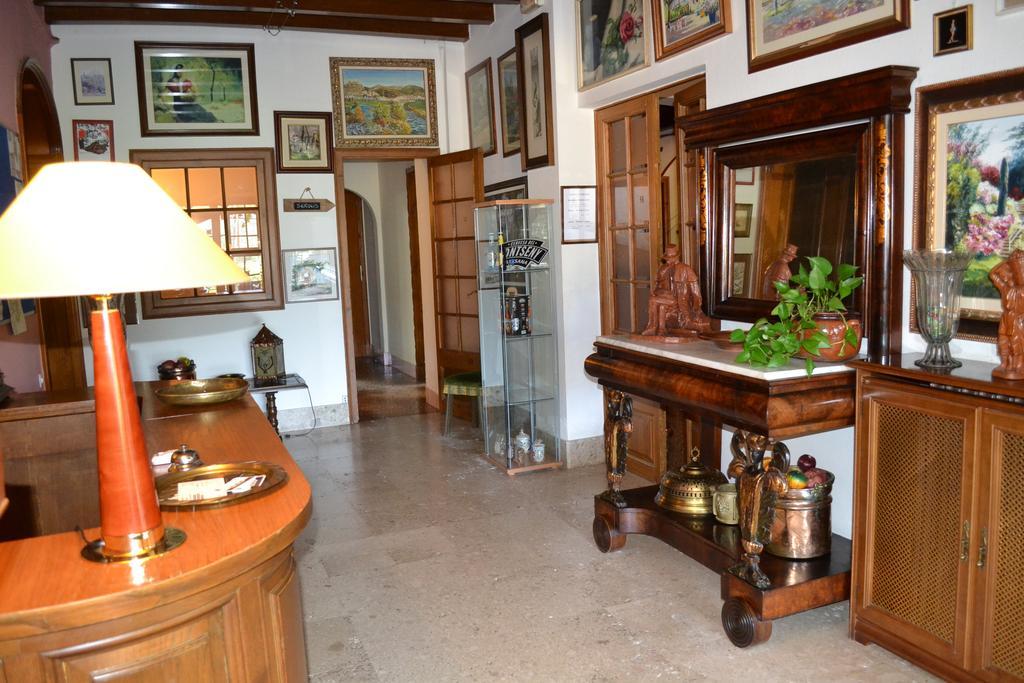 Hostal De La Gloria Виладрау Екстериор снимка