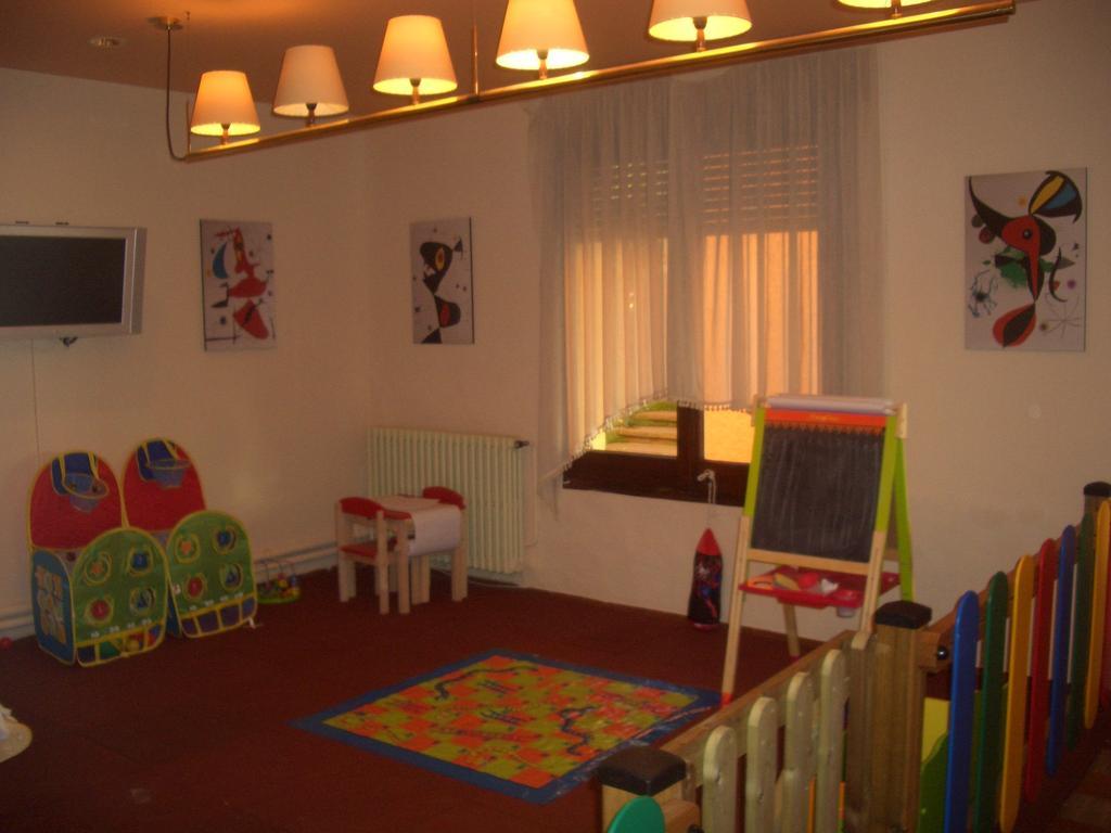 Hostal De La Gloria Виладрау Екстериор снимка