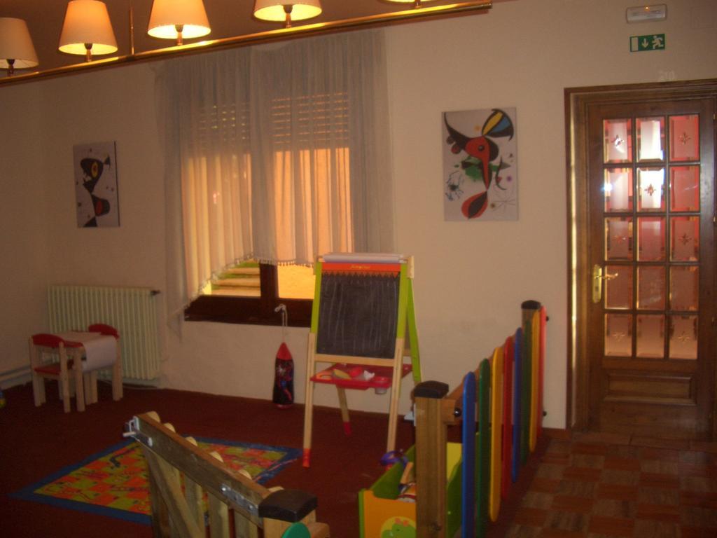 Hostal De La Gloria Виладрау Екстериор снимка
