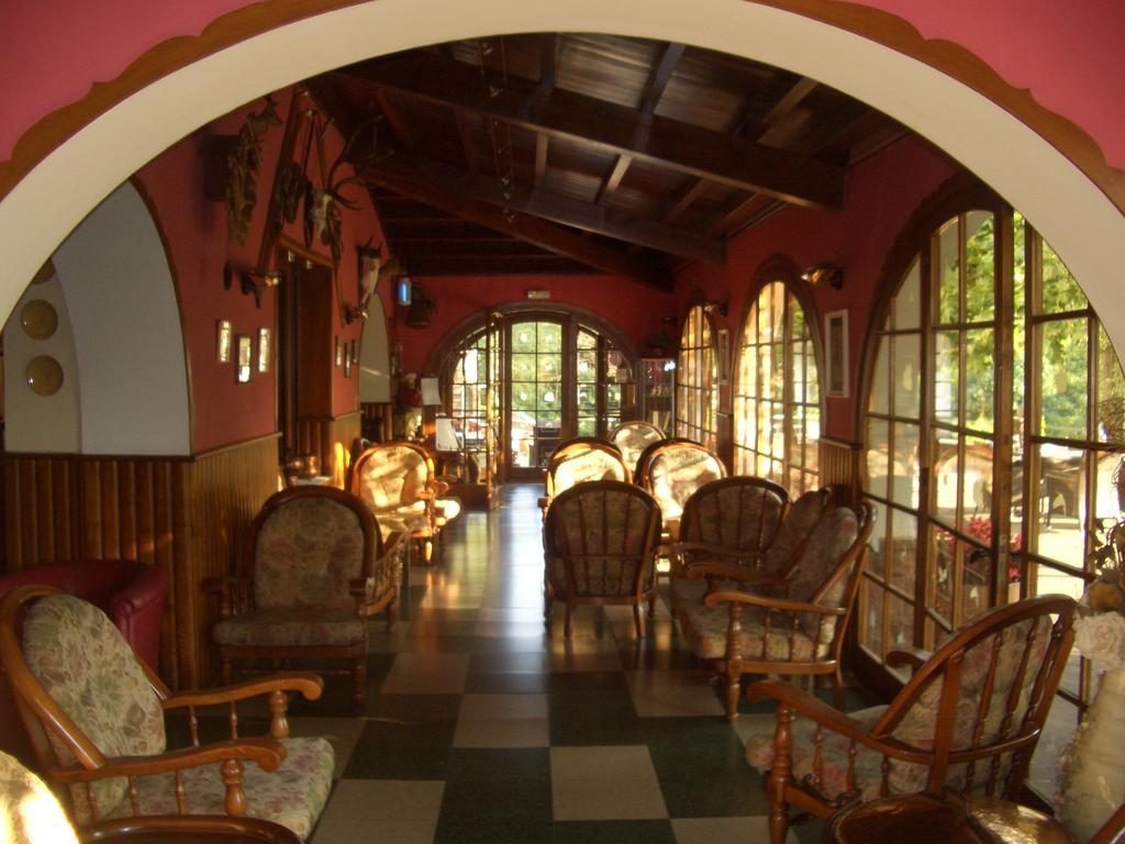 Hostal De La Gloria Виладрау Екстериор снимка