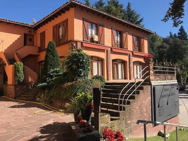 Hostal De La Gloria Виладрау Екстериор снимка