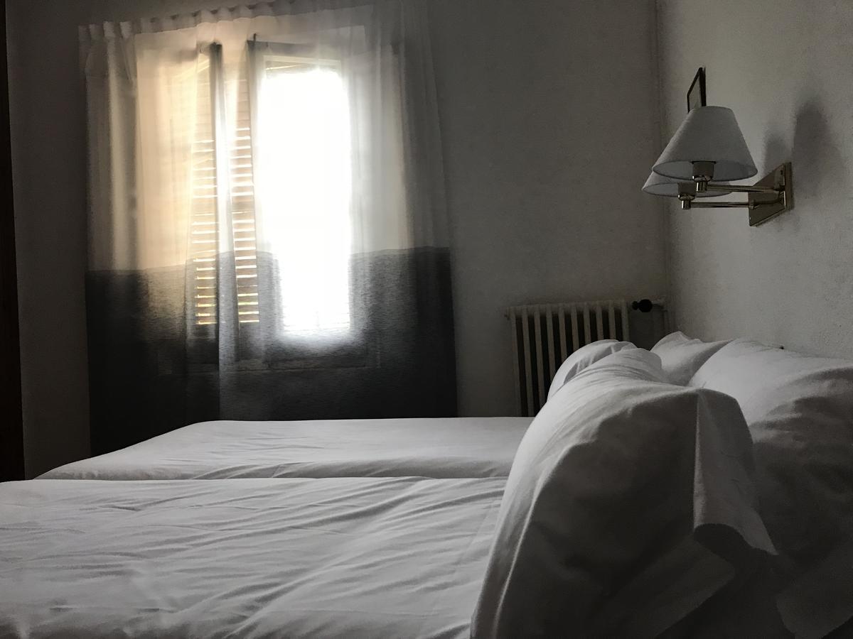 Hostal De La Gloria Виладрау Екстериор снимка