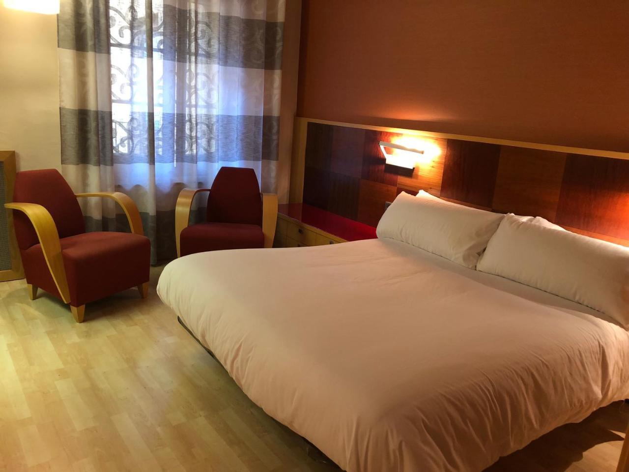 Hostal De La Gloria Виладрау Екстериор снимка