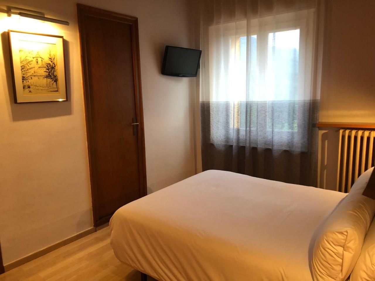 Hostal De La Gloria Виладрау Екстериор снимка