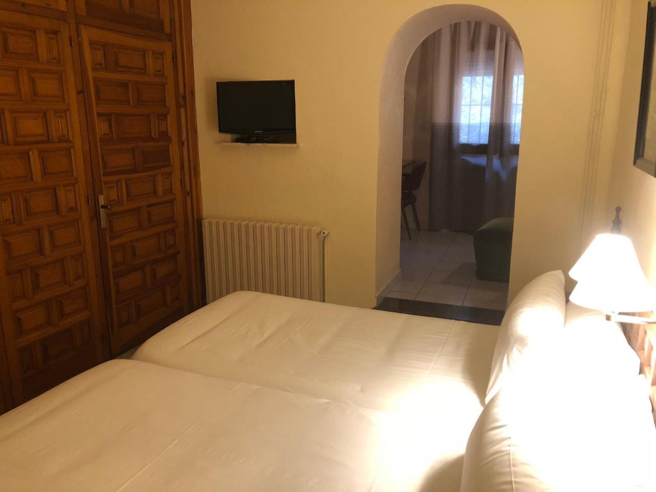 Hostal De La Gloria Виладрау Екстериор снимка