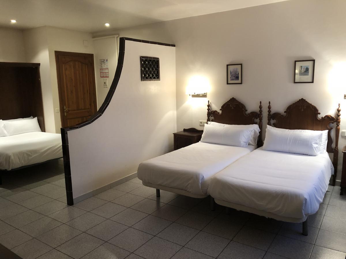 Hostal De La Gloria Виладрау Екстериор снимка