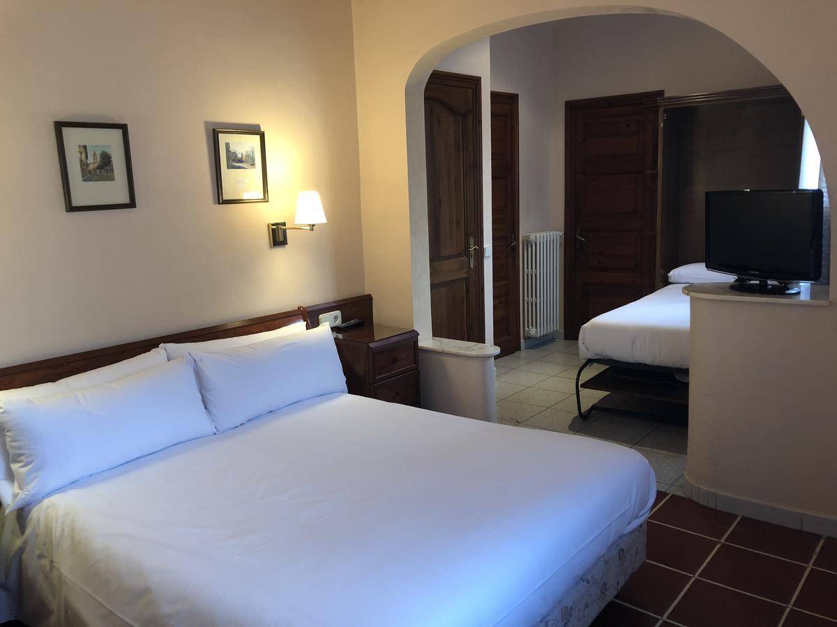 Hostal De La Gloria Виладрау Екстериор снимка