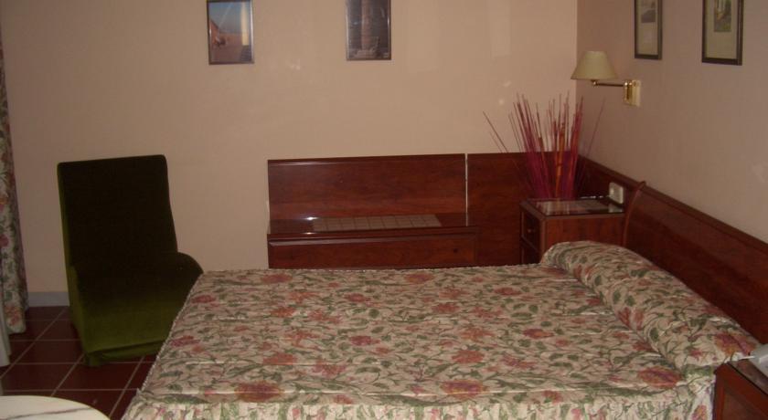 Hostal De La Gloria Виладрау Екстериор снимка