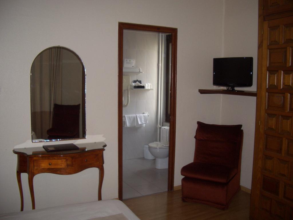 Hostal De La Gloria Виладрау Екстериор снимка